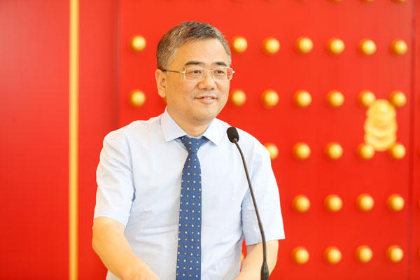 董事长简介(图1) 董事长简介(图1)